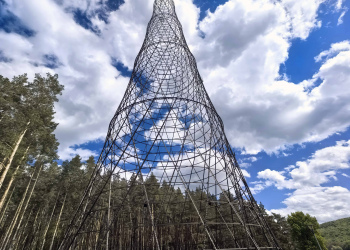 Фото 1 к новости От теории к практике: метрологический класс провел измерения легендарной Шуховской башни